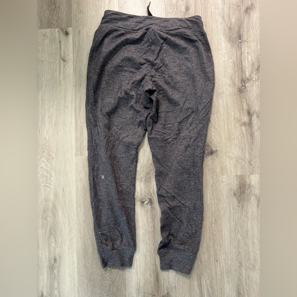 Lululemon soft jersey classic-fit mid rise jogger size 8 - Picture 2 of 2